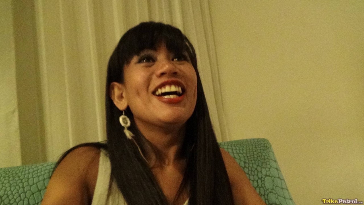 Filipina aAmateur Stella Malihan giving oral pleasure & fucking at a hotel