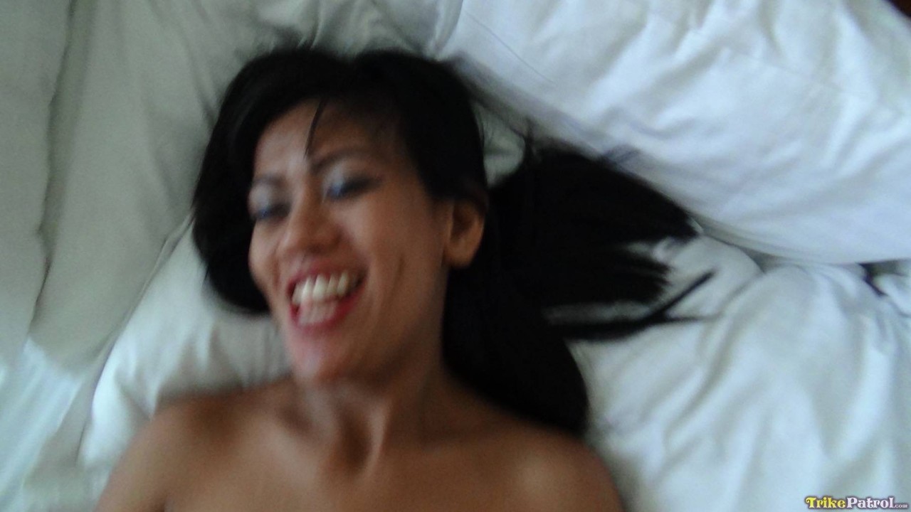 Filipina aAmateur Stella Malihan giving oral pleasure & fucking at a hotel